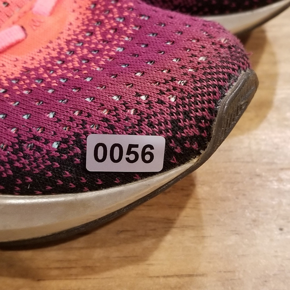 Brooks Levitate 2 Pink Purple Silver Running Shoes Womens Size 8 - Picture 11 of 11